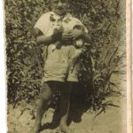 Dječak s mačkom, izvor fotografije Sanja Kolenko